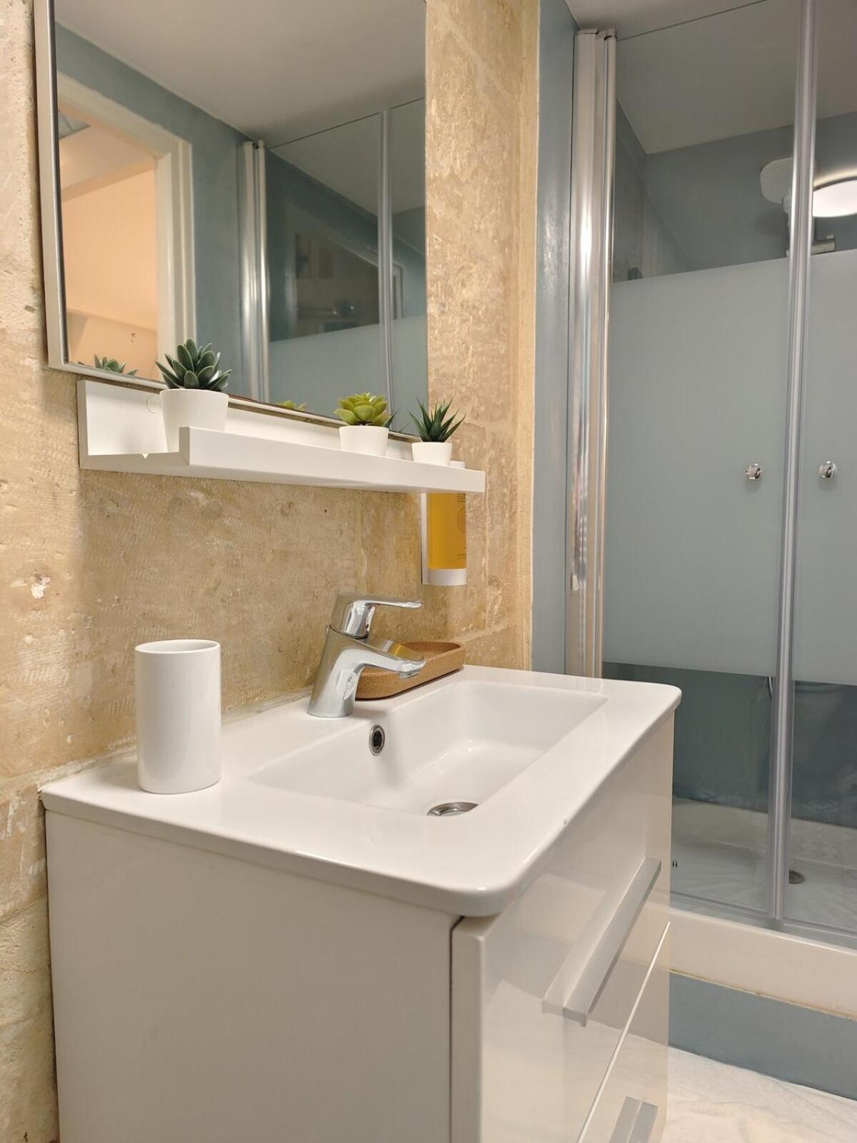 Appartement Studio Lumineux Et Fleuri Idealement Situe à Caen Extérieur photo