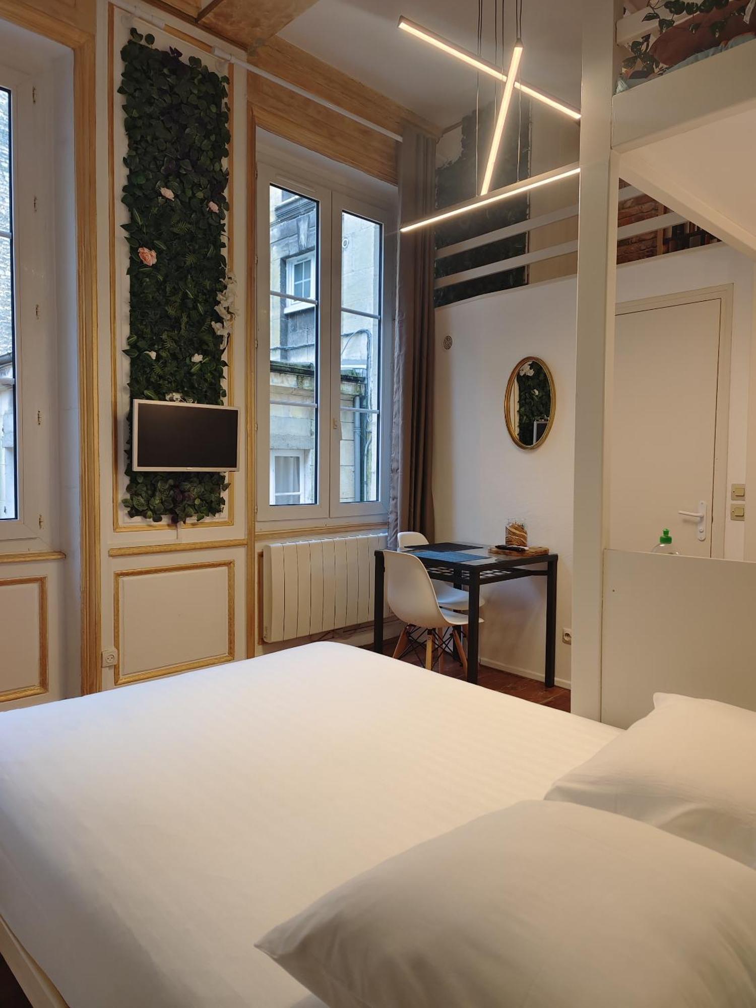 Appartement Studio Lumineux Et Fleuri Idealement Situe à Caen Extérieur photo