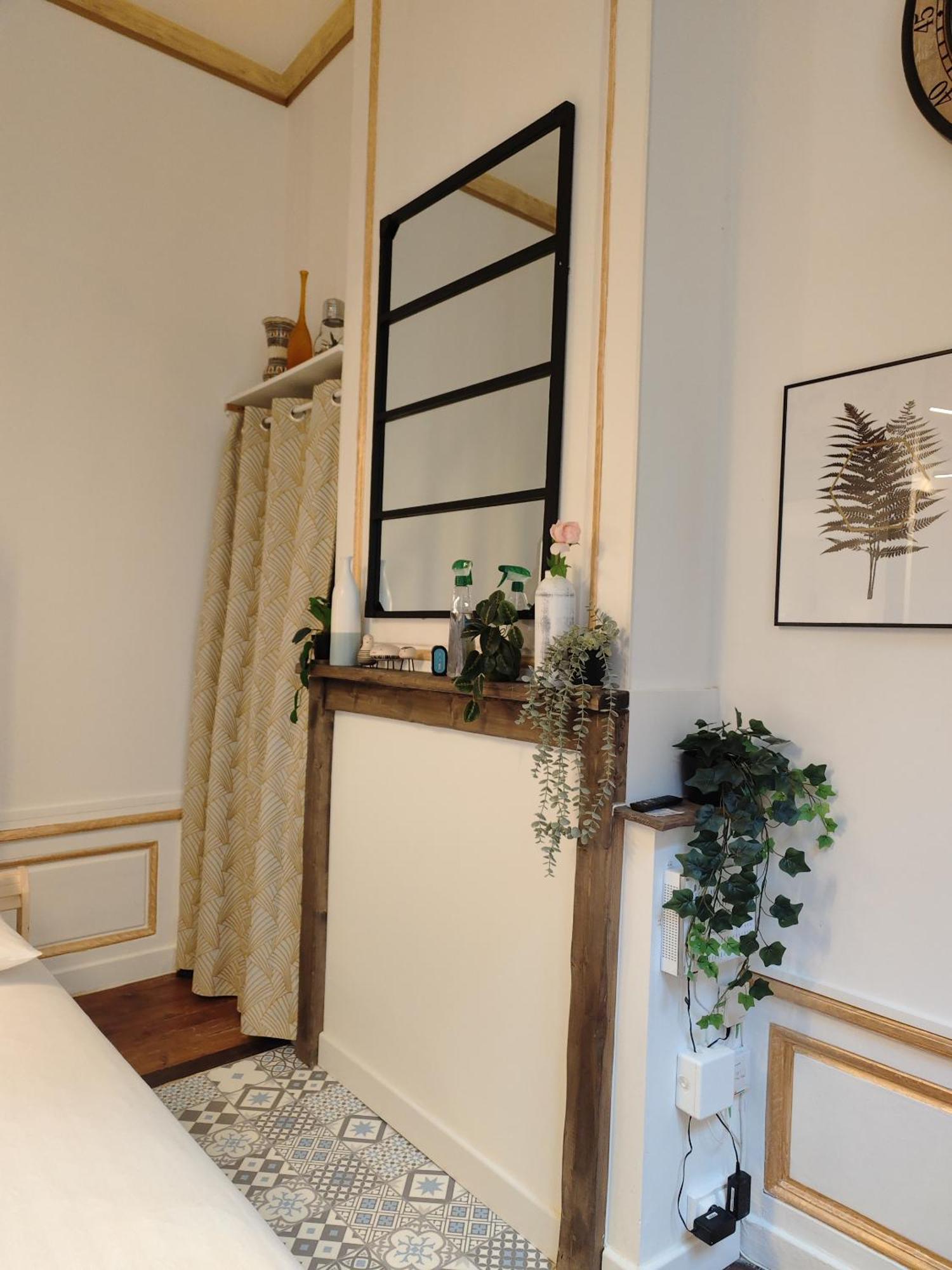 Appartement Studio Lumineux Et Fleuri Idealement Situe à Caen Extérieur photo